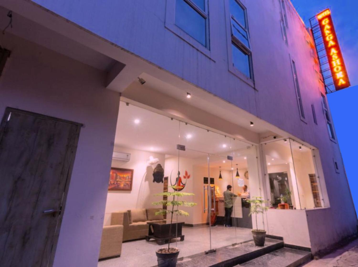 Ganga Ashoka Hotel Рішикеш Екстер'єр фото